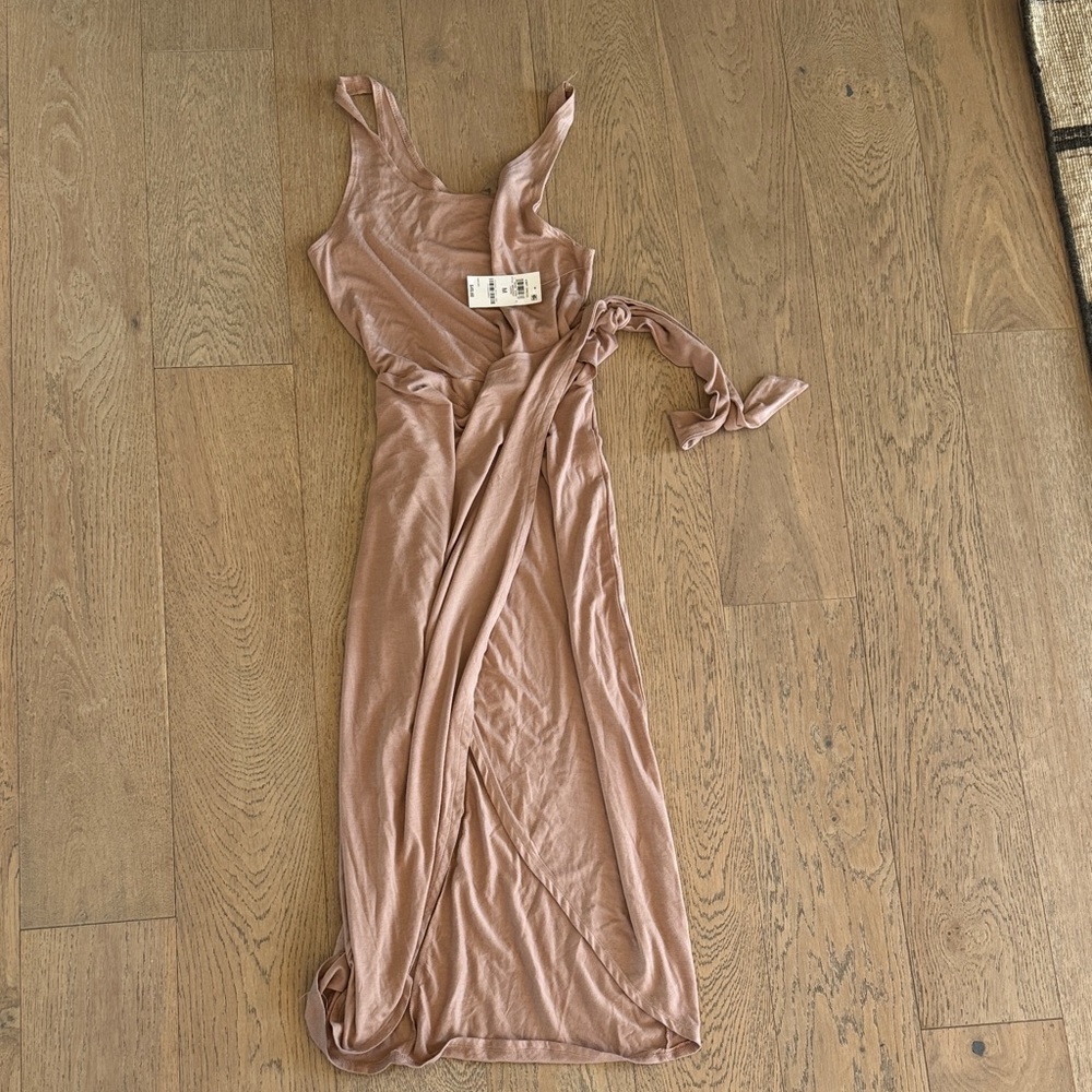 Chic Backless Dress in Beige